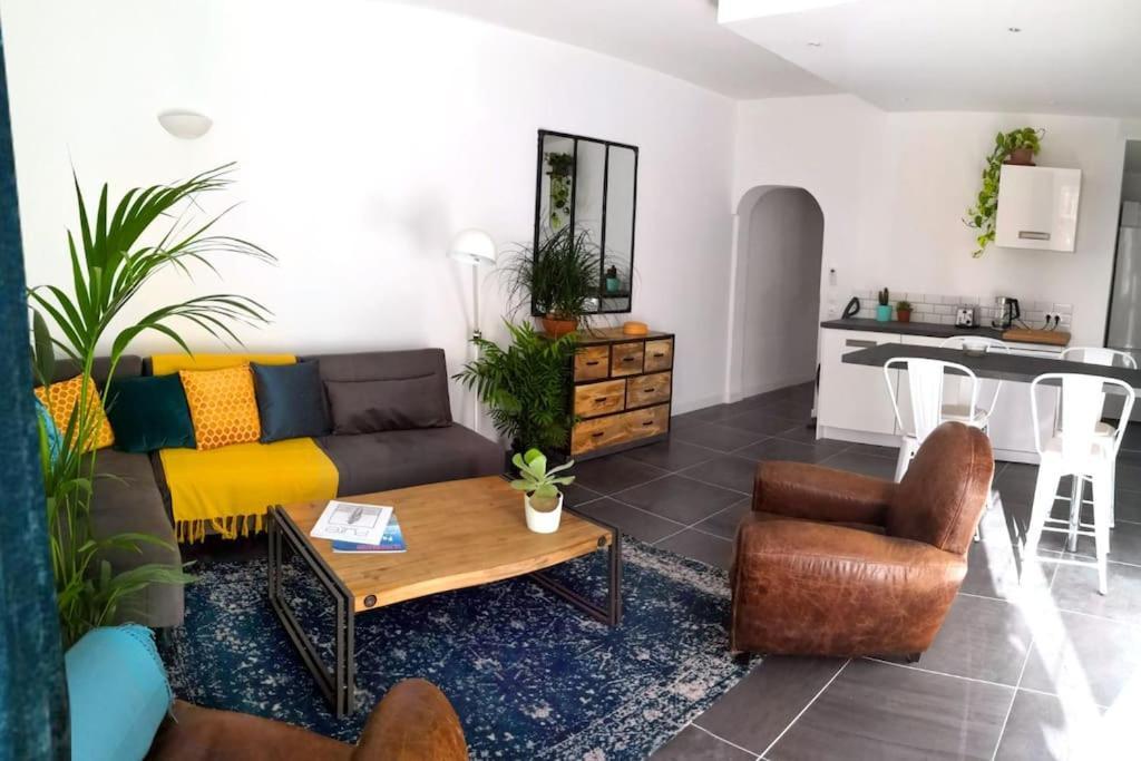 Beautifully Bright Apartment In Old Town Saint-Tropez Zewnętrze zdjęcie