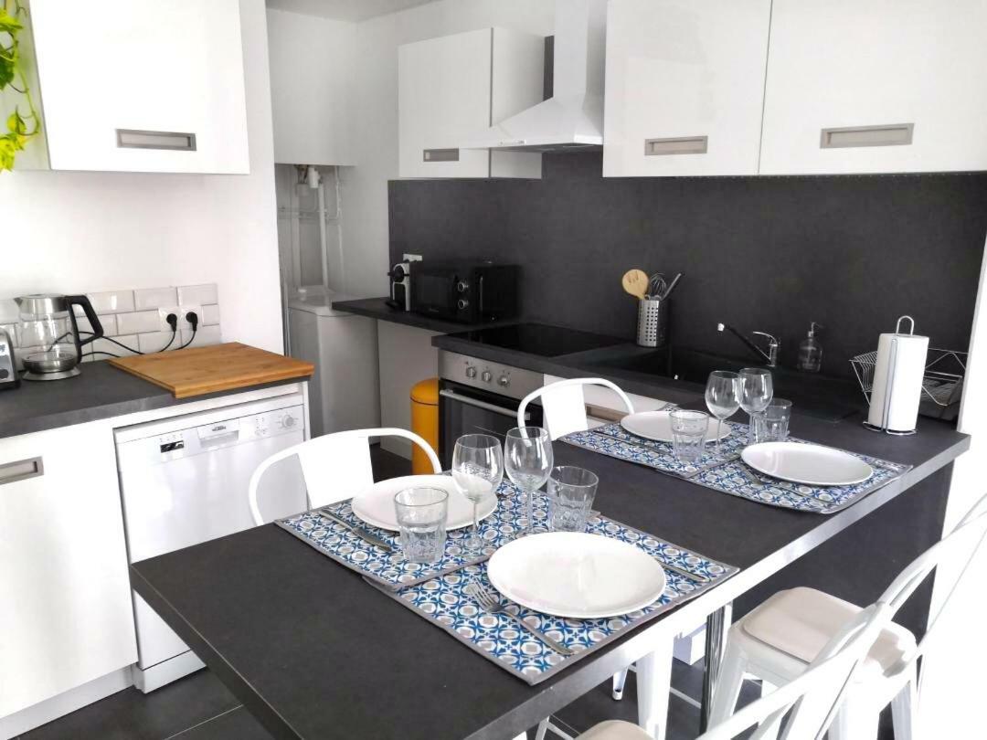 Beautifully Bright Apartment In Old Town Saint-Tropez Zewnętrze zdjęcie