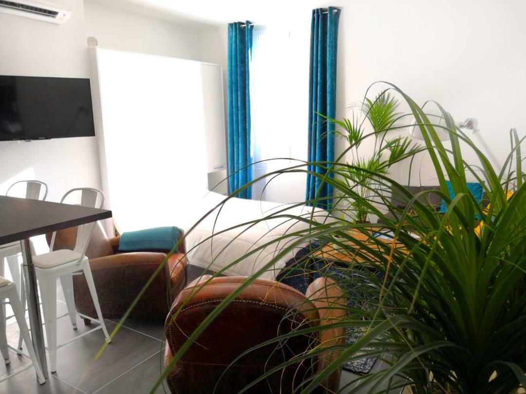 Beautifully Bright Apartment In Old Town Saint-Tropez Zewnętrze zdjęcie