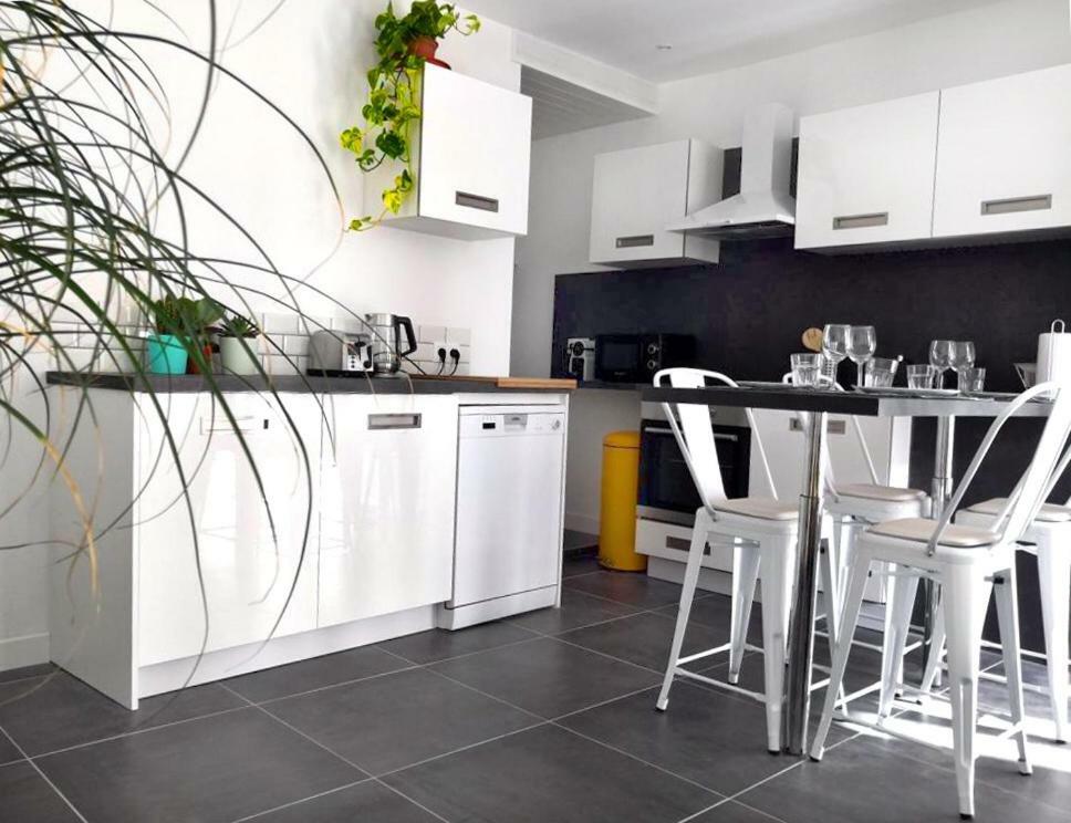 Beautifully Bright Apartment In Old Town Saint-Tropez Zewnętrze zdjęcie